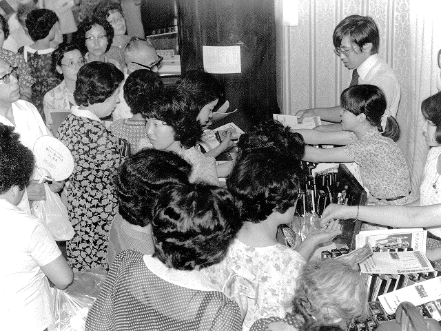 イヤホンガイド貸し出しの様子